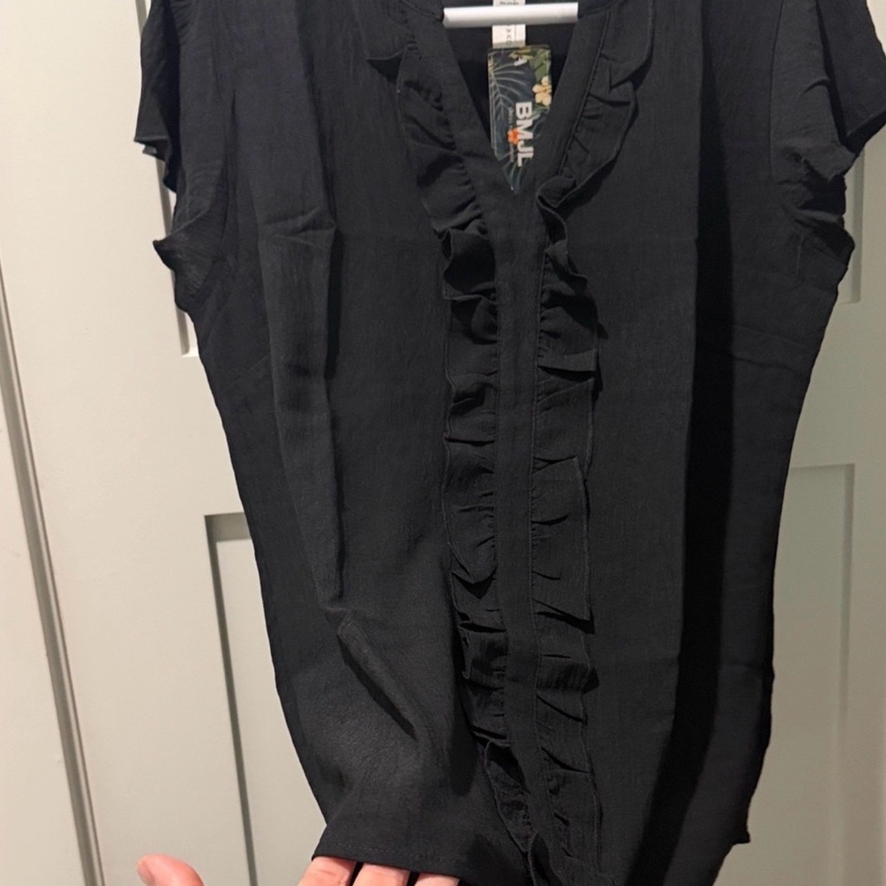NWT Elegant Black Ruffled Blouse Lightweight Scollop Type Sleeve Size M